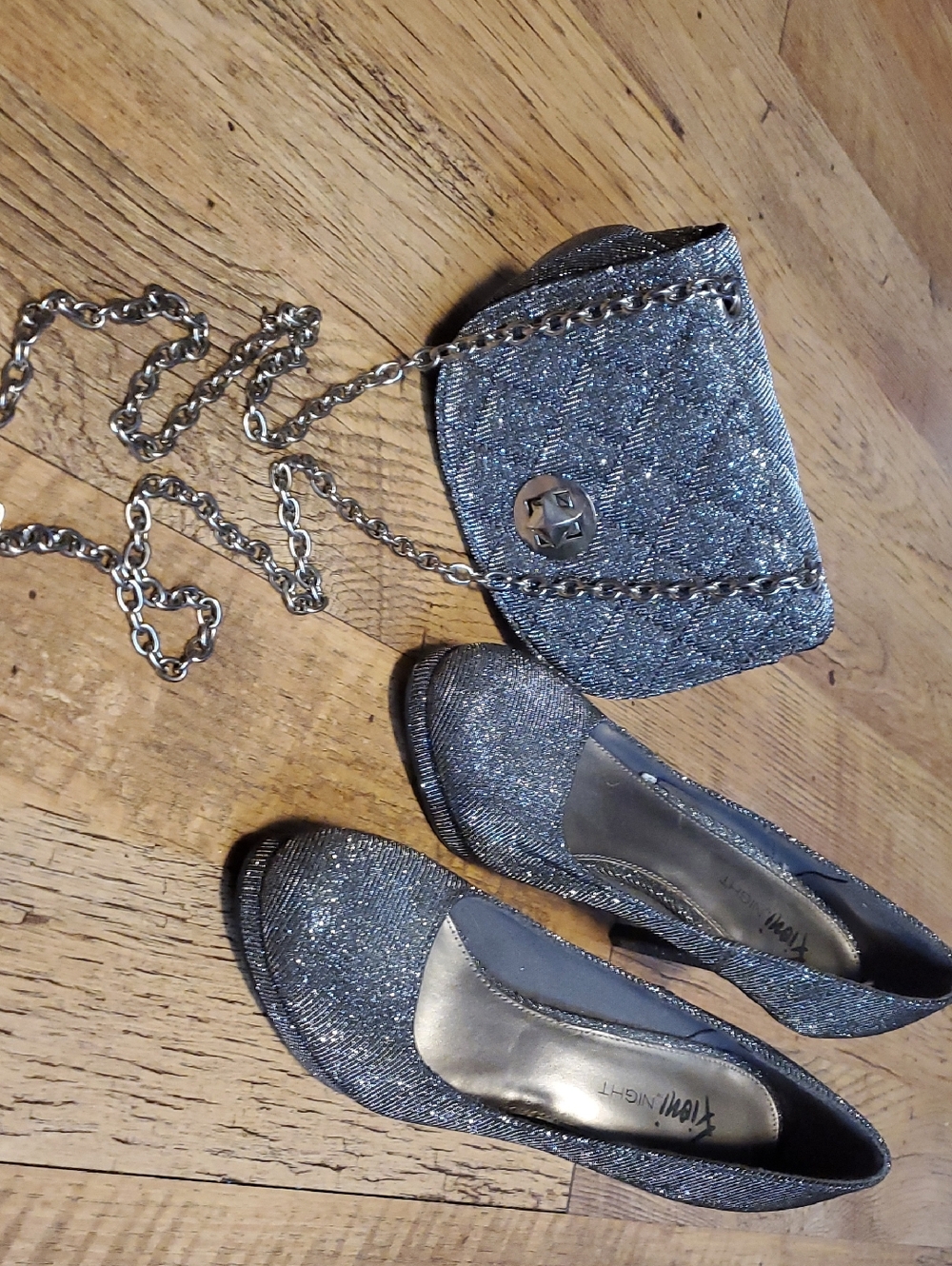 FIONI Clothing Silver Glitter Pumps with Matching Chain Bag